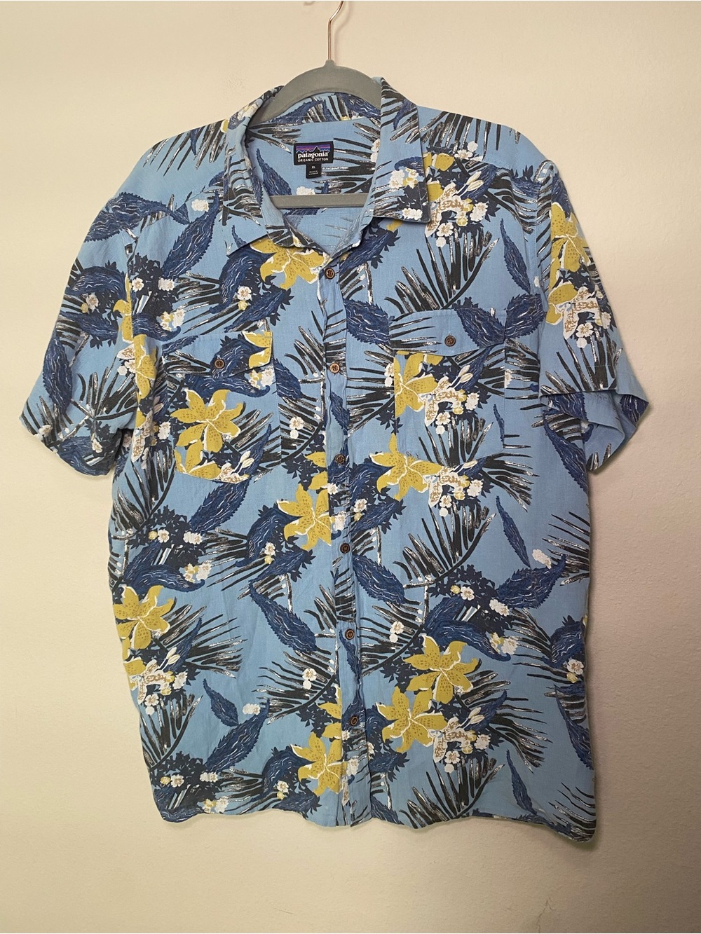 Patagonia Light Blue Floral Short-Sleeve Button-Down Shirt XL